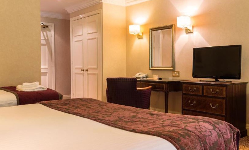 Image 9: Darlington: Double, Twin, or Deluxe Room w/ Breakfast, Dinner, & More