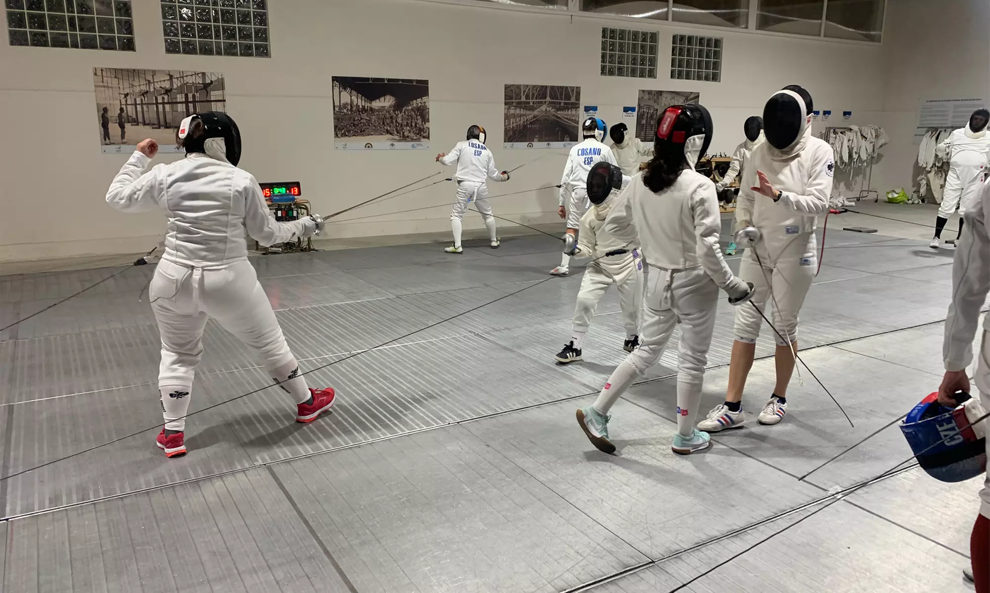 8 sesiones de 1 h de esgrima con espada