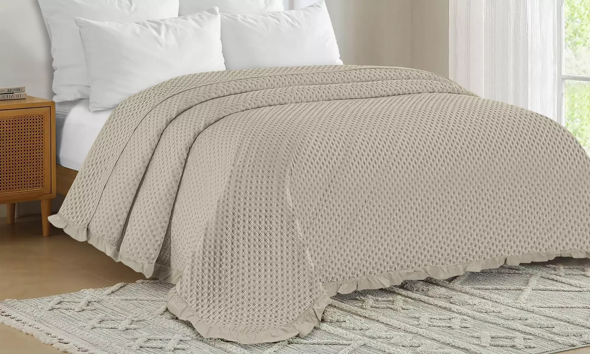 Gesteppte Tagesdecke in der Farbe nach Wahl - Primary Image