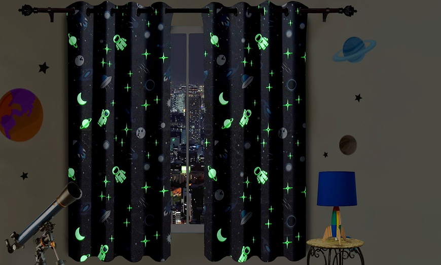 Image 12: Glow-In-The-Dark Curtains