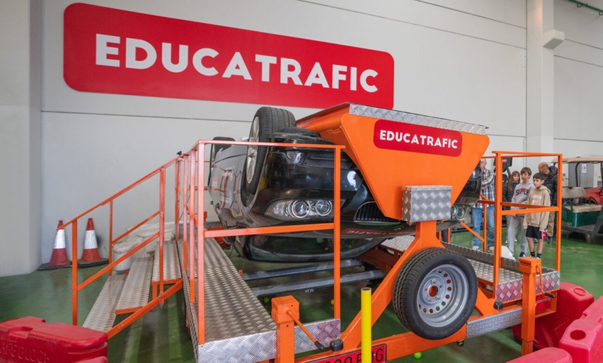 Image 4: Curso de conducción para 1 niño con simulador, gafas y buggies