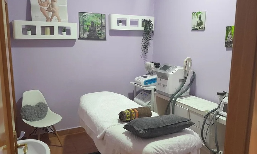 Image 2: Limpieza facial con microdermoabrasión y opción a máscara led