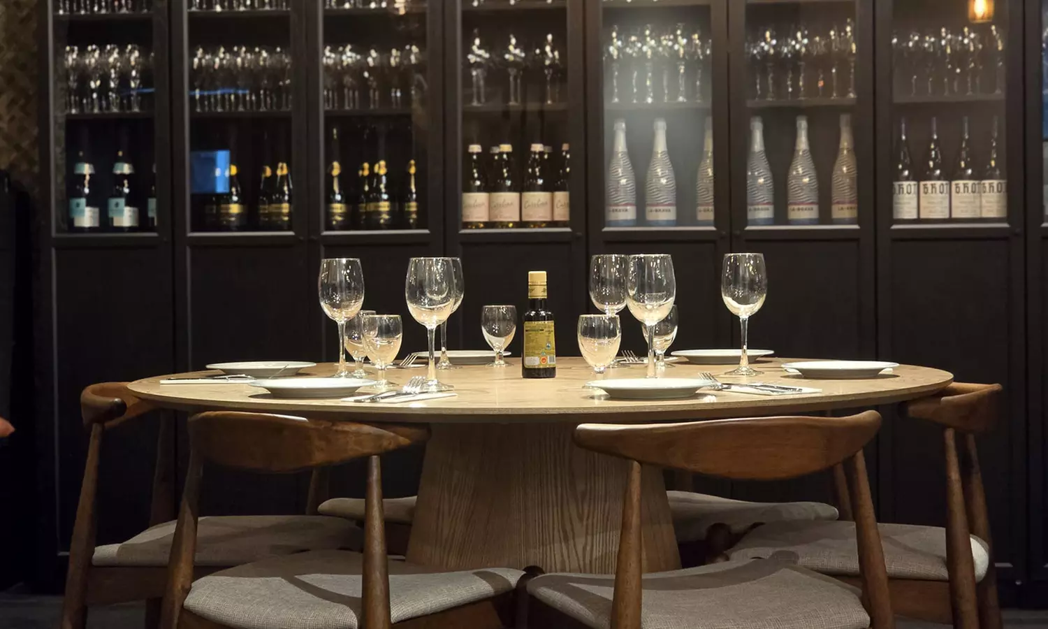 Menú para 2 o 4 personas con entrantes a compartir, principales y vino