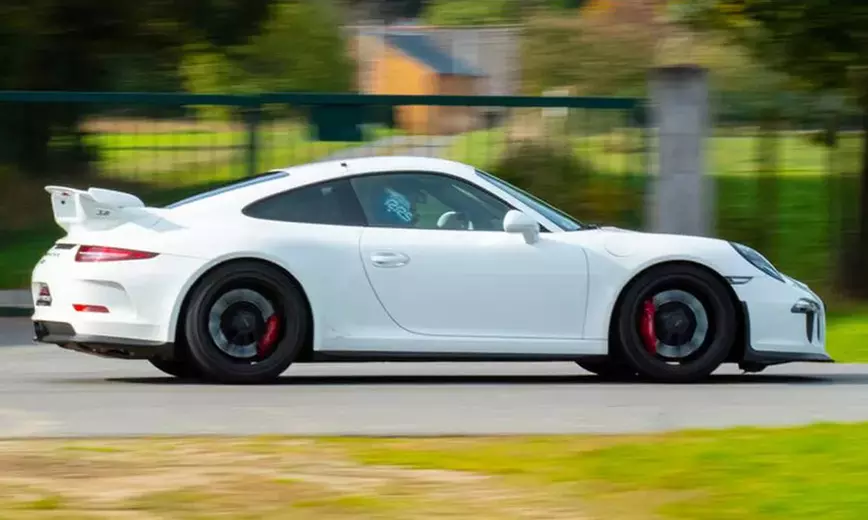 Vibrez au volant de votre bolide préféré : 2 tours de circuit