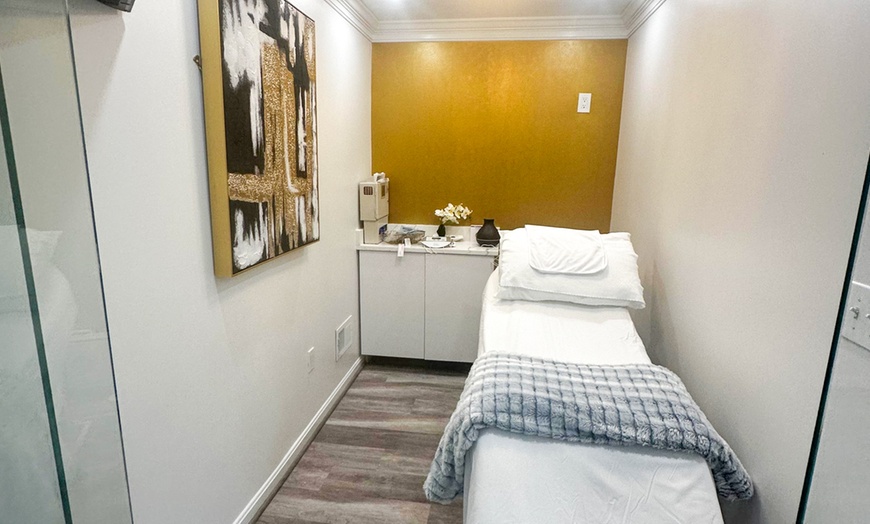 Image 2: Revitalize w/ 30-Min 1, 3, or 5 Private Halo IR Infrared Sauna Session
