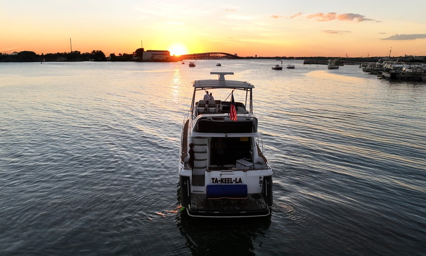 Image 5: 3, 4 Hours Yacht Rental, Charters of 4 Hours with Jet Skis and More