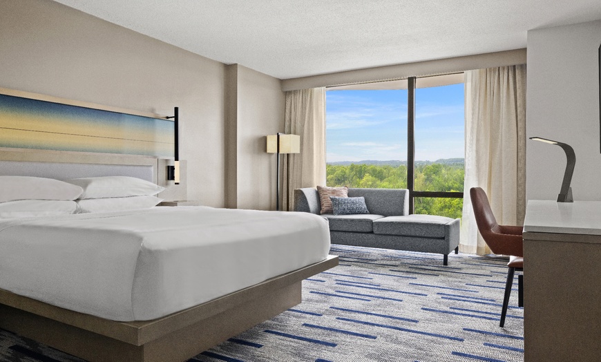 Image 4: Modern Stay with Easy Access to NYC