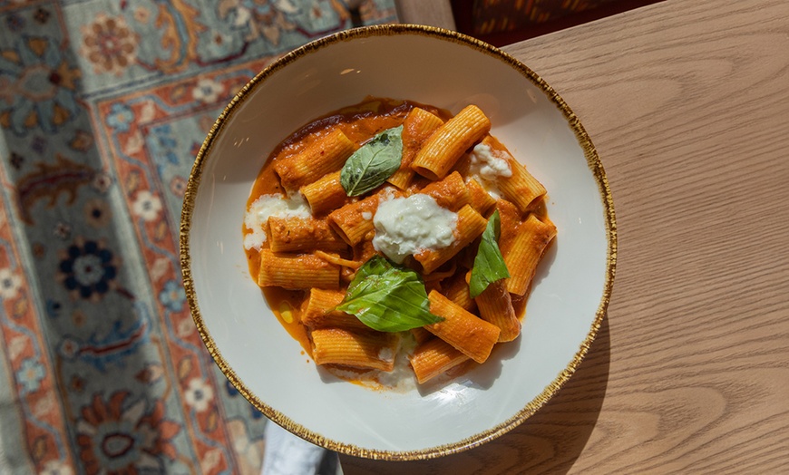 Image 4: AED 100, AED 200, or AED 300, or AED 500 to spend on Food & Drink