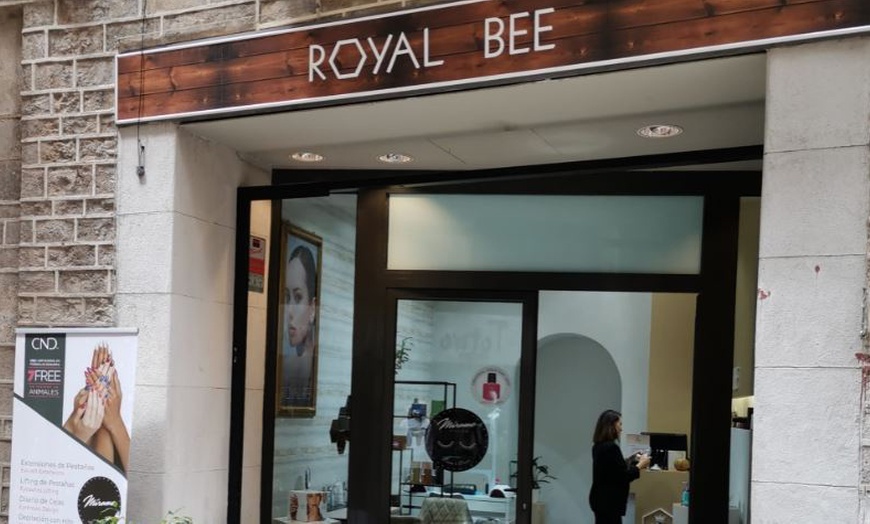 Image 7: Tratamientos faciales en Royal Bee