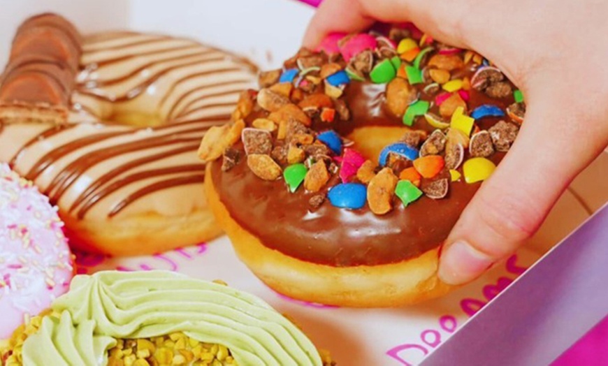 Image 1: Los mejores donuts personalizados y bubble teas de Málaga te esperan