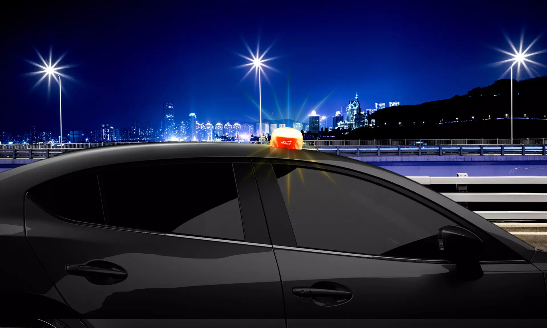 1 ou 2 lampes torches phares V16 de présignalisation du danger avec visibilité à 360°, marque Feel Lagom - Primary Image