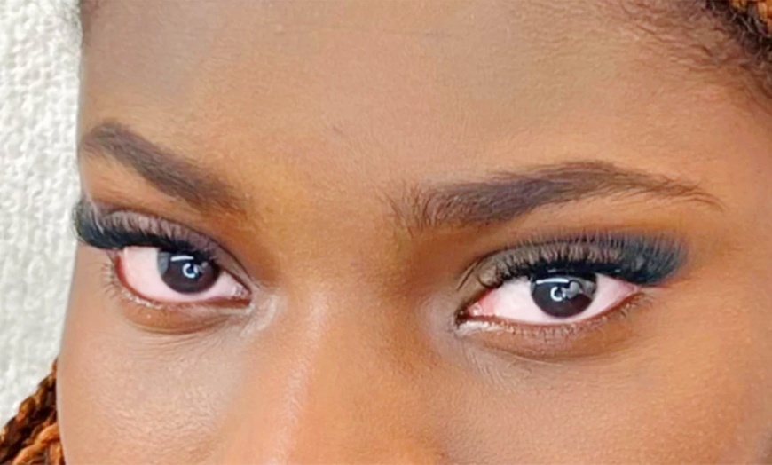 Image 1: Pose complète d’extensions de cils mixte, russe, méga volume ou wispy
