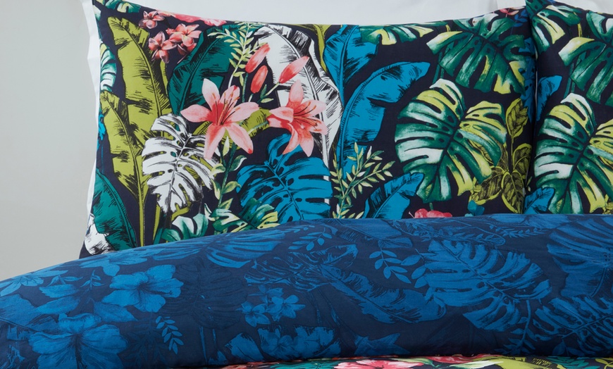 Image 2: Pieridae Tropical Jungle Leaf Reversible Duvet Set