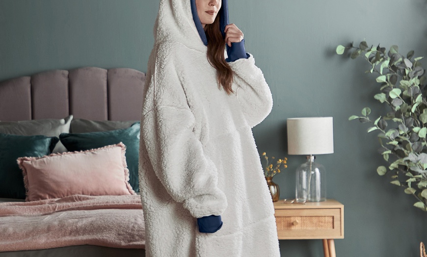 Image 7: Silentnight Snugsie Oversized Reversible Hoodie
