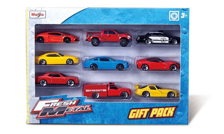 Image 2: Maisto Die-Cast Car Gift Set