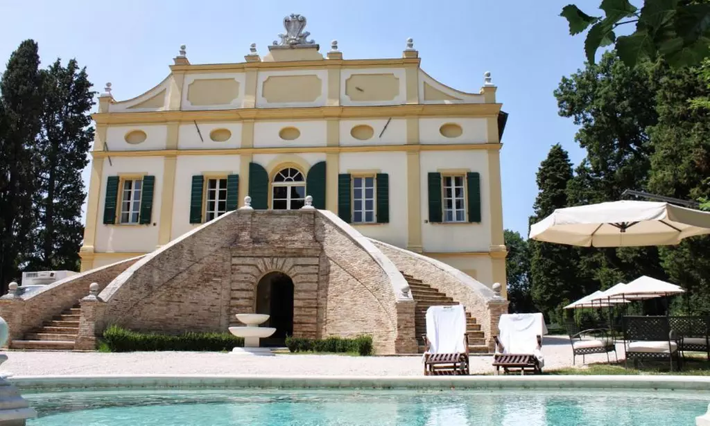 Fano 4*: soggiorno con colazione e degustazione in azienda agricola