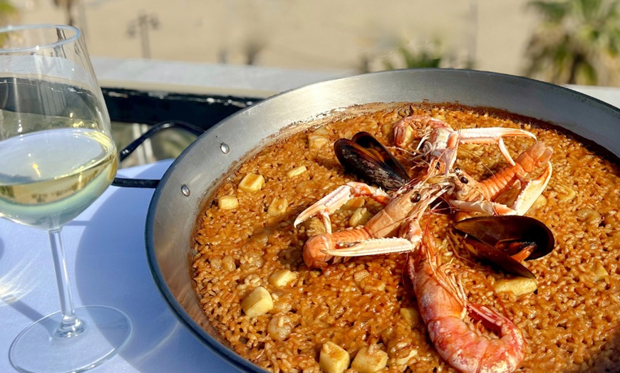 Image 1: Menú de arroces para 2 o 4 frente al mar con postre y opción a vino