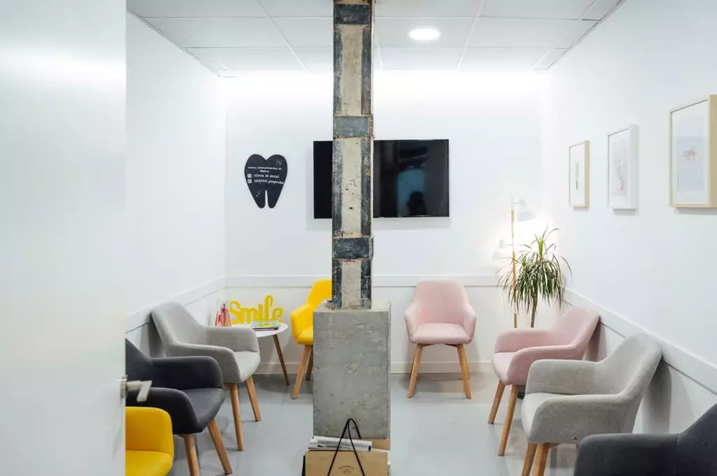 Dientes más blancos con limpieza dental y blanqueamiento en Sol Dental