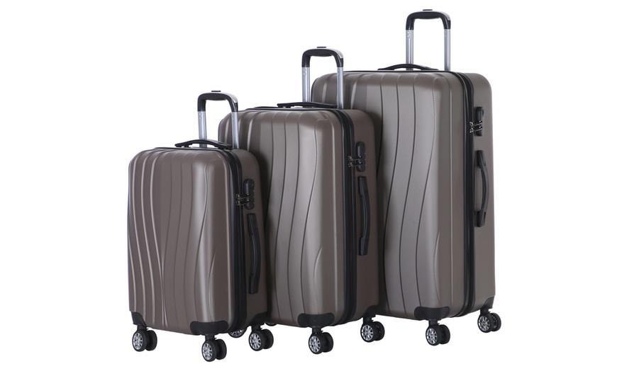 Image 15: Three-Piece Luggage Set