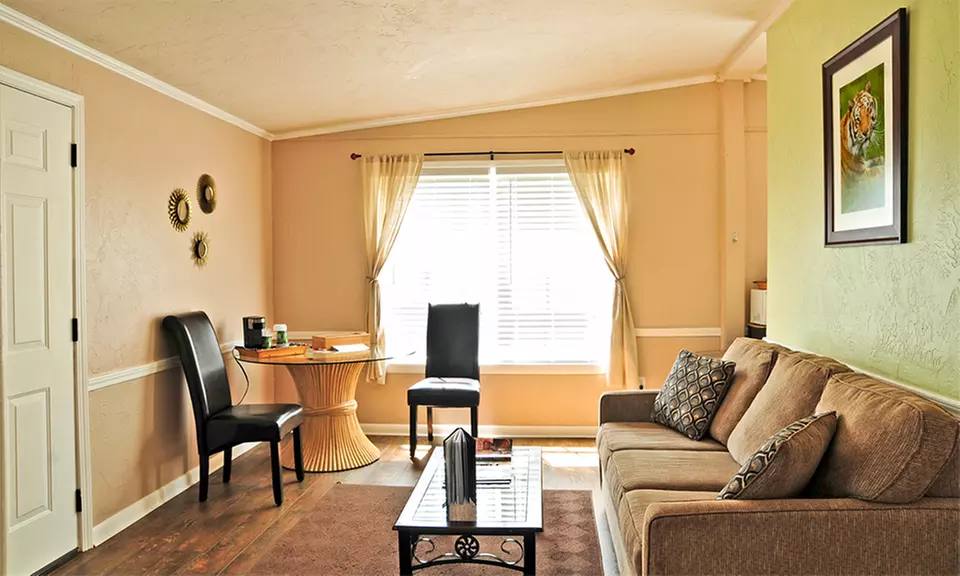Stay at Turpentine Creek Wildlife Refuge in Eureka Springs, AR. Dates into February 2019. - Second Medium