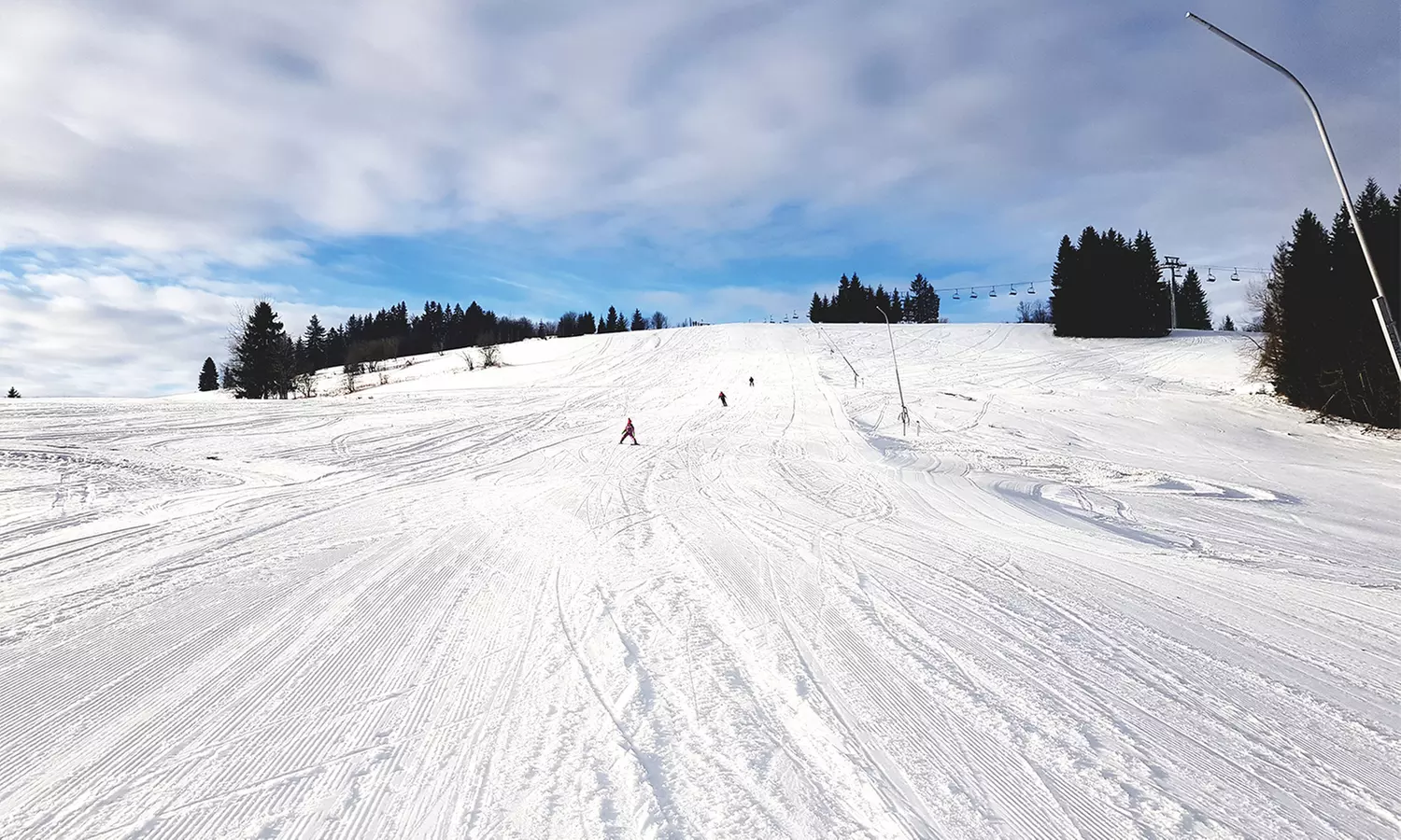 ⛷ Zimowe szaleństwo: 1-dniowy skipass w Orava Snow na Słowacji 3 km od granicy (2 wyciągi krzesełkowe) - Primary Image