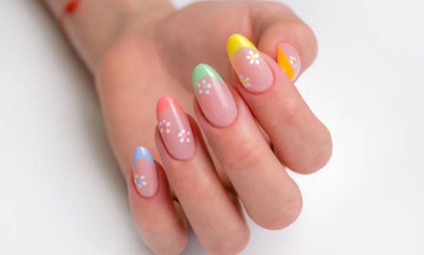 Image 3: 1 sesión de manicura, pedicura, manipedicura o uñas acrílicas para 1