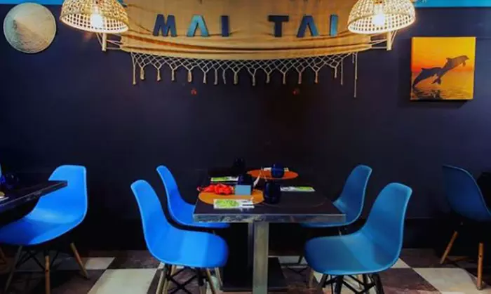 Sabores exóticos con bebida y cóctel tropical en plena Zaragoza