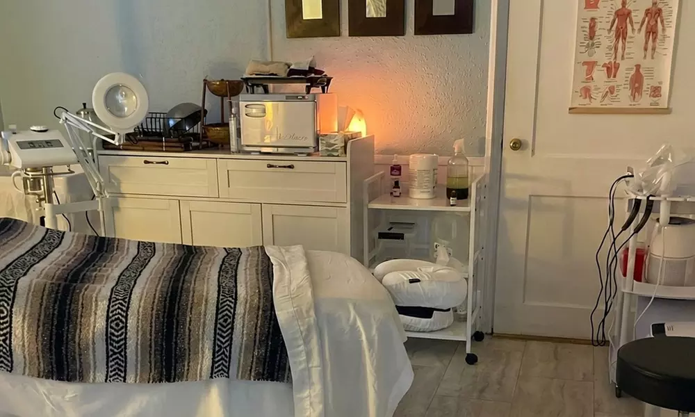 60 or 90-Minute Couples Swedish Massage w/ Essential Oils & Hot Towels