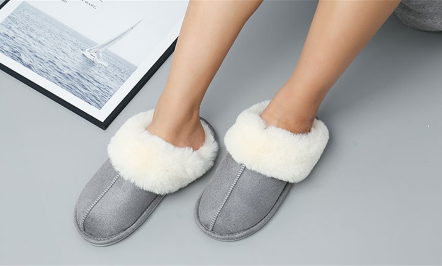 Image 8: Women's Indoor Warm Plush Slippers