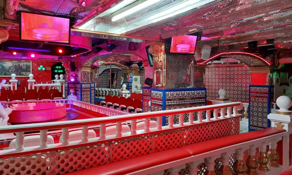 Entrada y consumición para 1 o 2 con opción a cena en Sala Bagdad