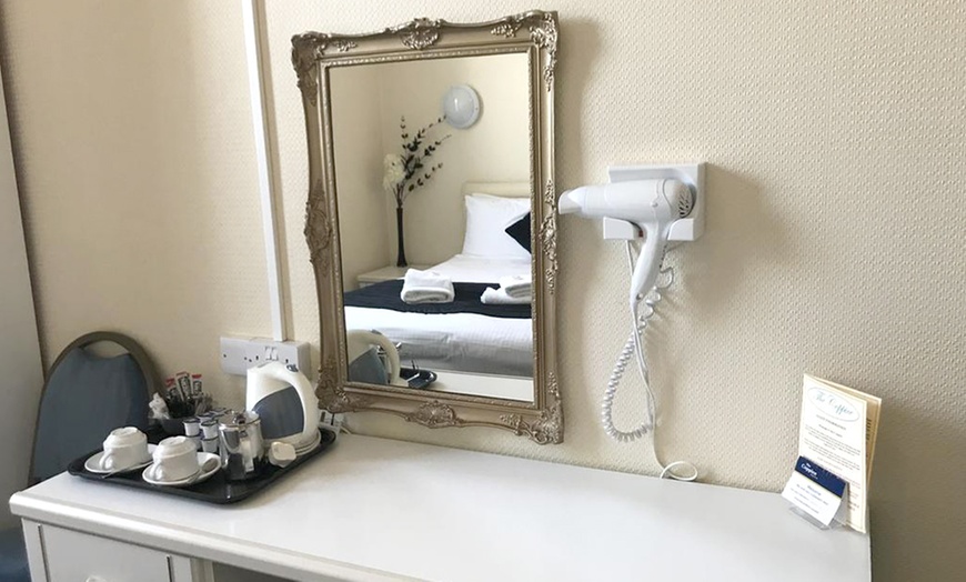 Image 6: Torquay: 4* Double Room Stay with 2-Course Dinner