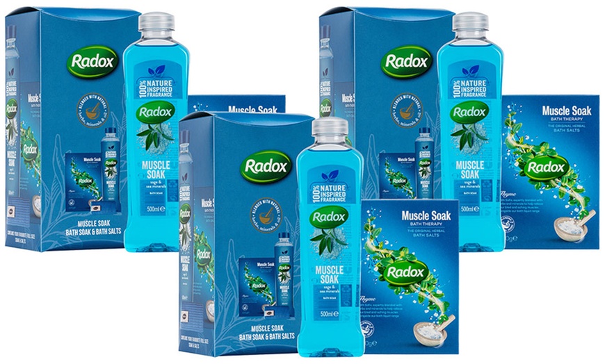 Image 5: Radox Muscle Soak Bath Gift Set