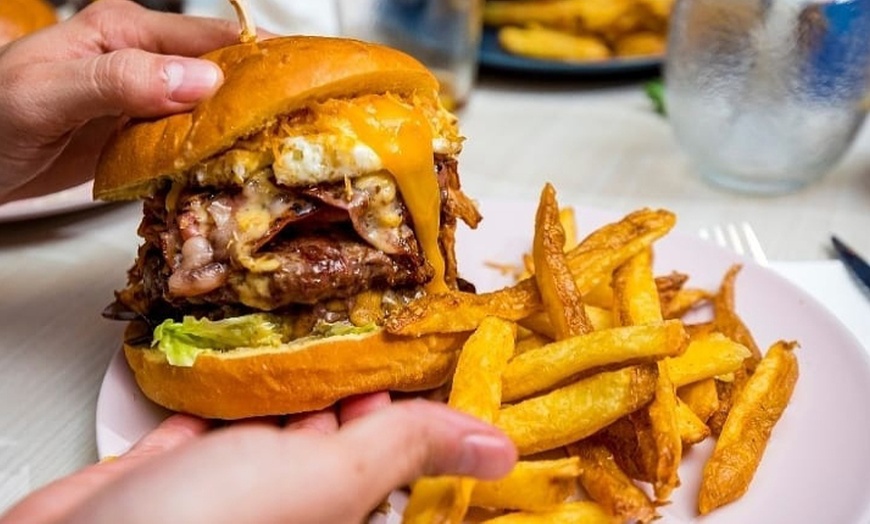 Image 2: Menú de arepas o hamburguesas para 2 o 4 en Tepuy Burger Benidorm 