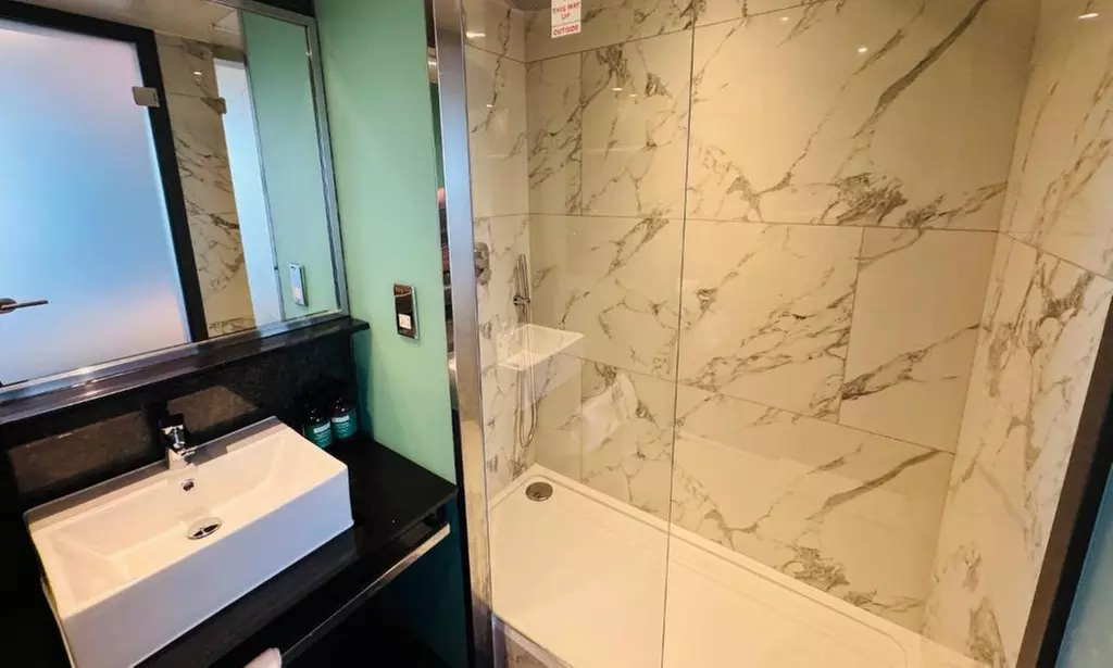 Kingston: One or Two Nights Stay