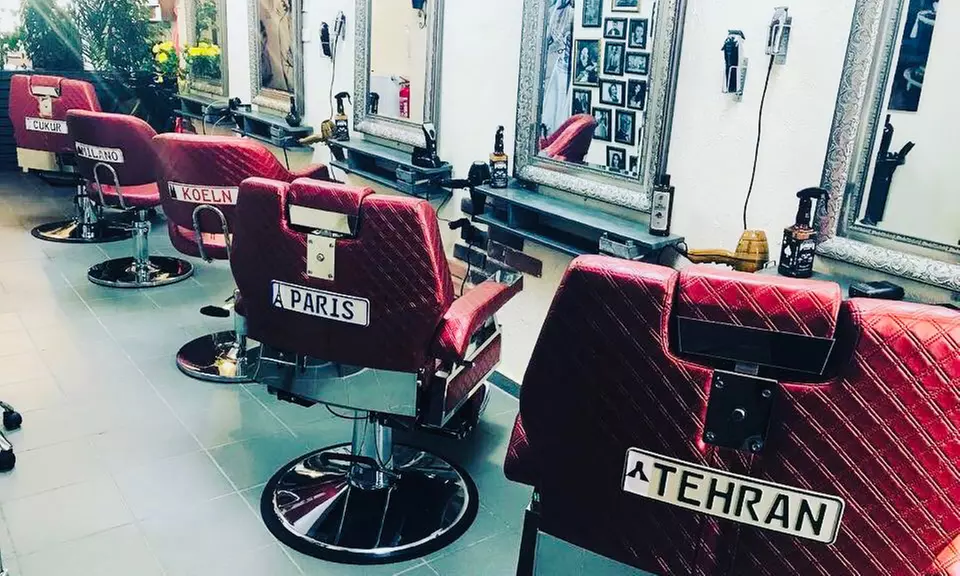 Frischer Haarschnitt für Damen opt. mit Foliensträhnen od. Ansatzfarbe