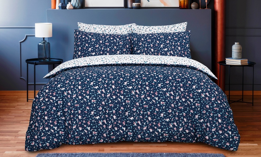 Image 2: Reversible Duvet Set