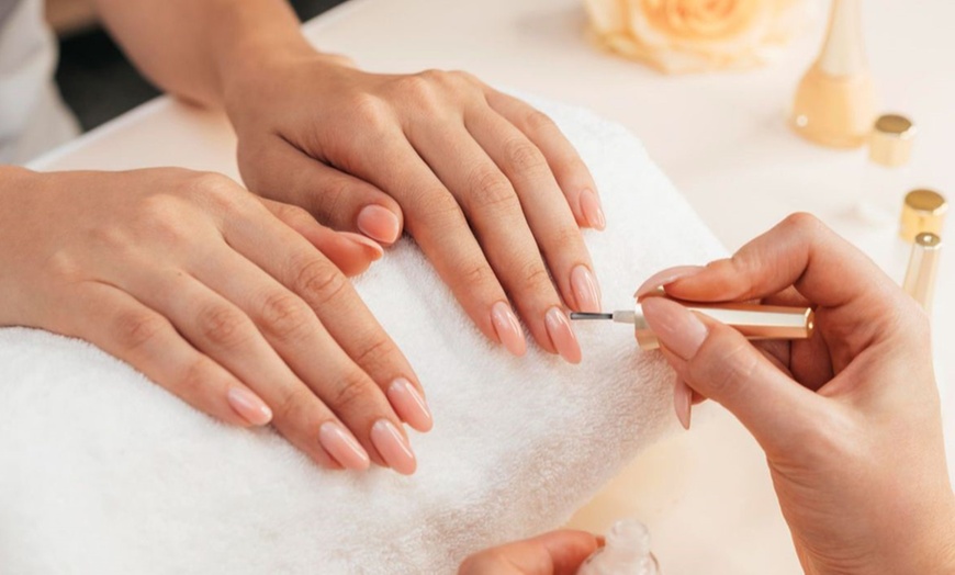 Image 6: Manicure hybrydowy na każdą okazję