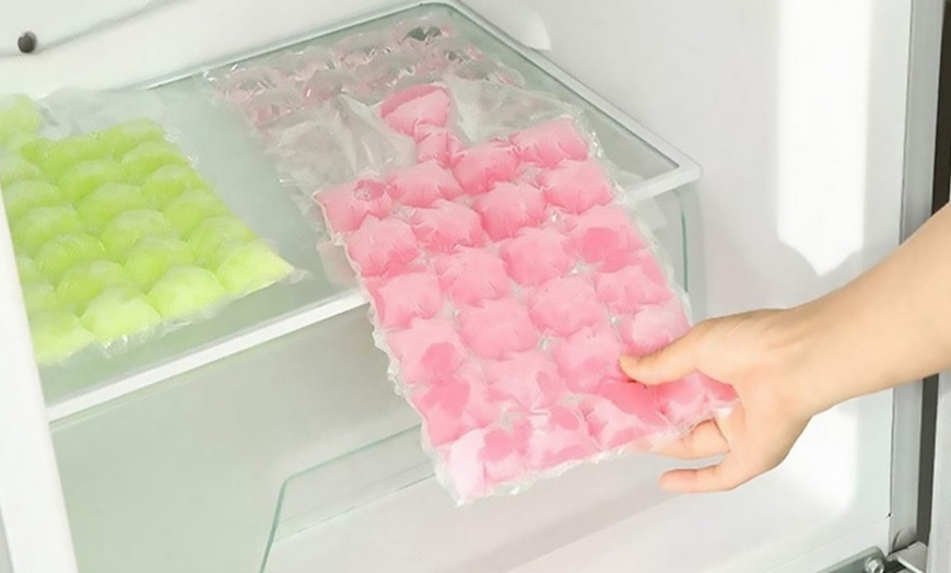 Image 2: One, Two or Four Packs of Ice Cube Bags