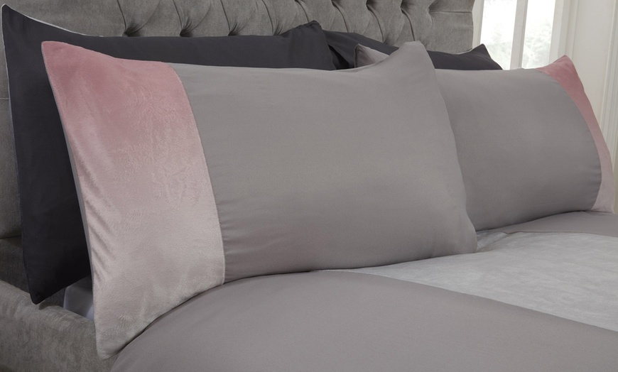 Image 6: Subtle Velvet Band Duvet Set