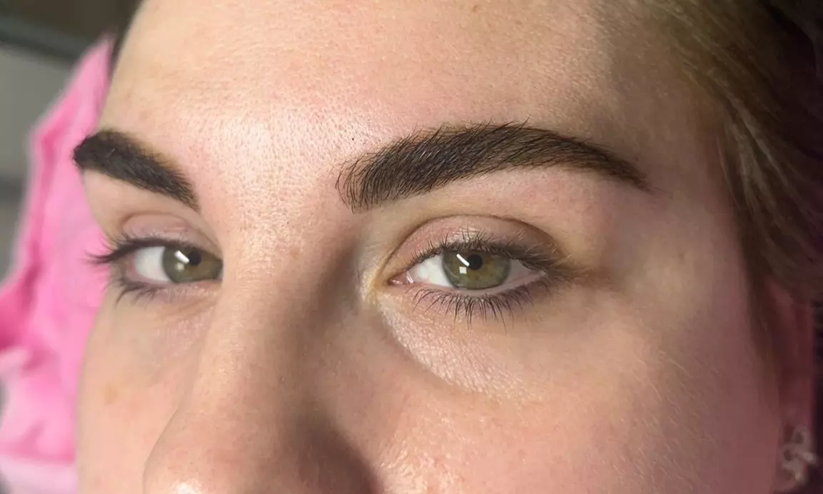 Lifting o extensiones de pestañas o diseño y laminado de cejas para 1