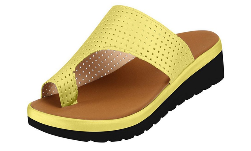 Image 3: Bunion Corrector Sandals