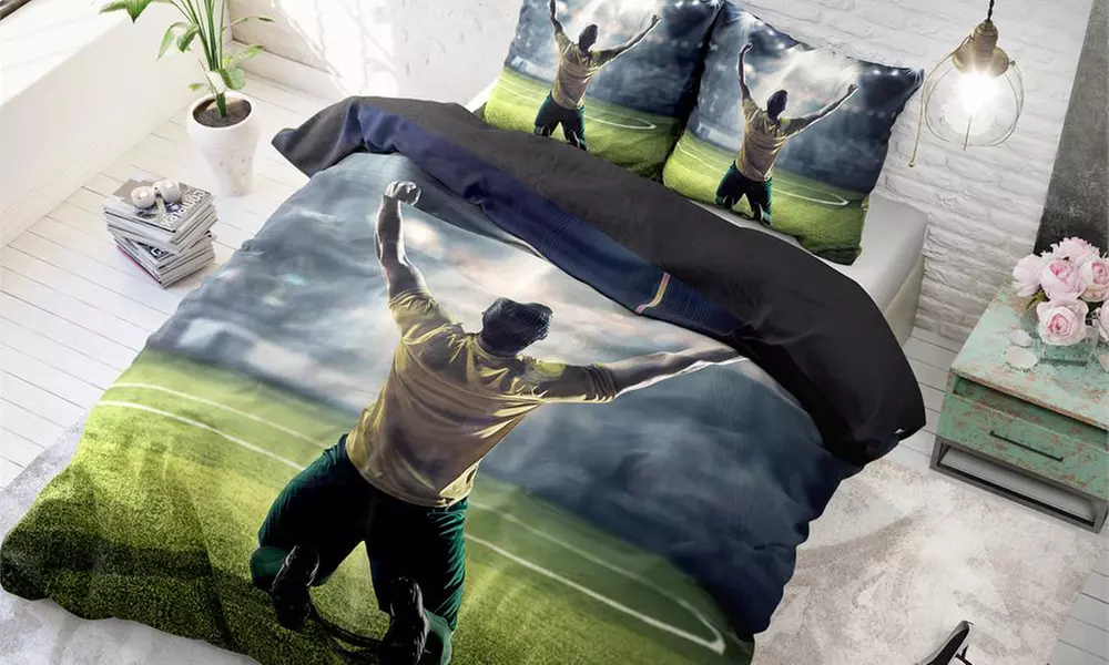 Sleep Time Bettwäsche mit Fußball-Motiv in der Farbe nach Wahl inkl. 1 oder 2 passenden Kissenbezügen - Primary Image