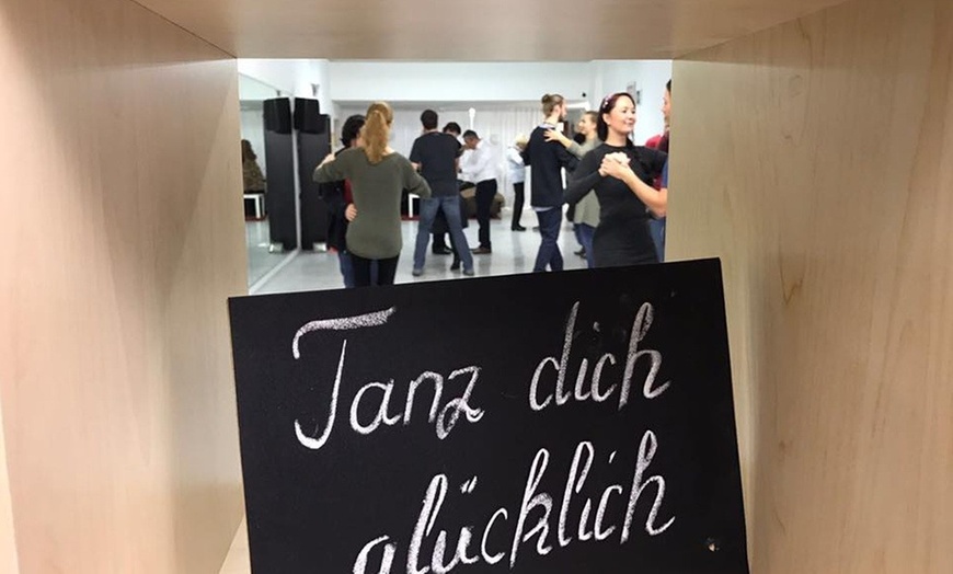 Image 4: Bis zu 51% Rabatt auf den Tanzkurs – Salsa bei Tanzstudio Palladium