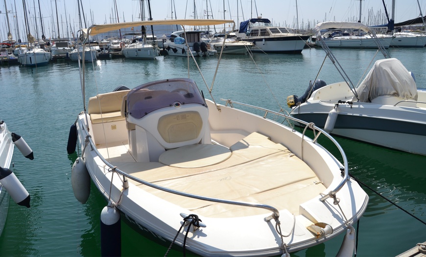 Image 9: Alquiler de barco con titulación por medio día en Capitán Valencia