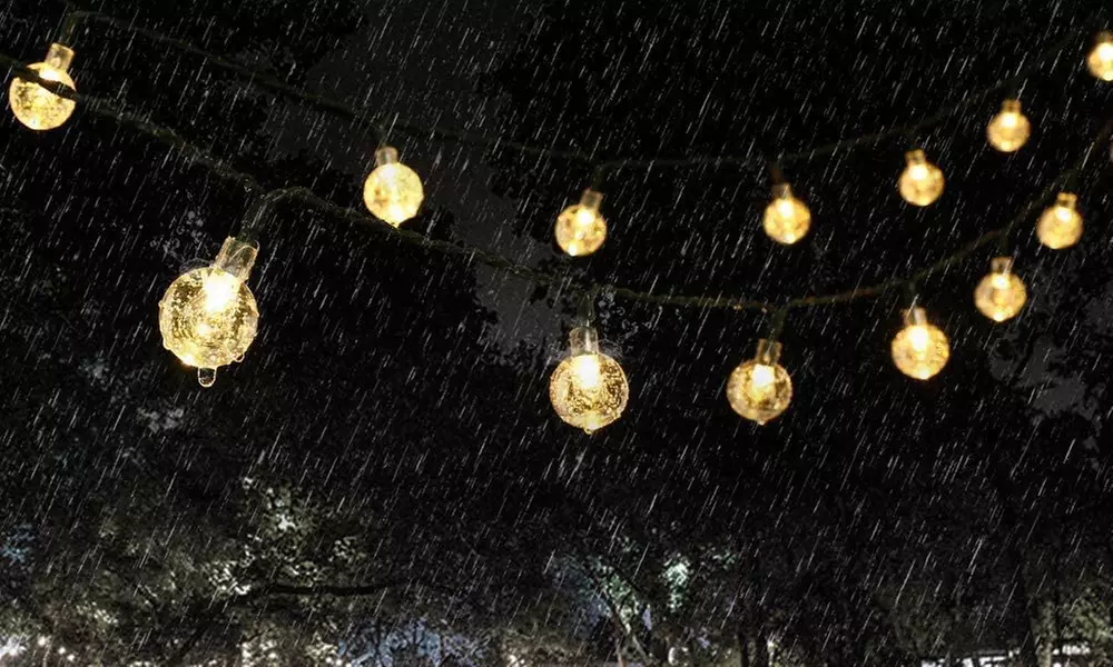 1 of 2 outdoor lichtslingers