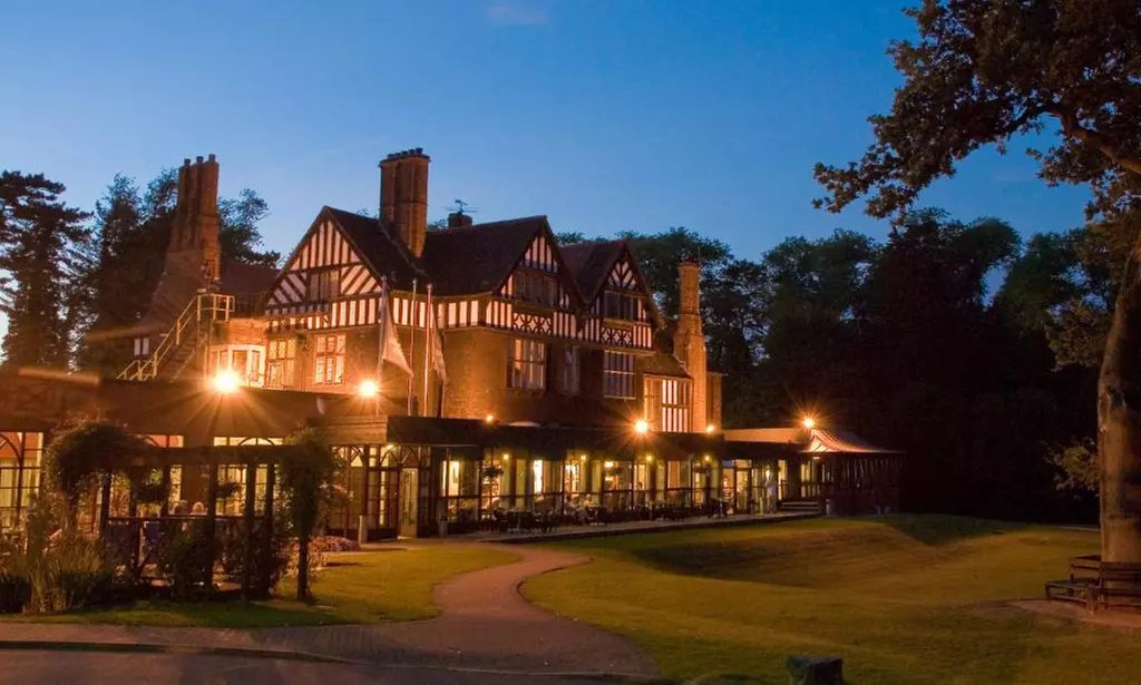 Coventry: Standard Double or Twin Room with Breakfast & Leisure Access