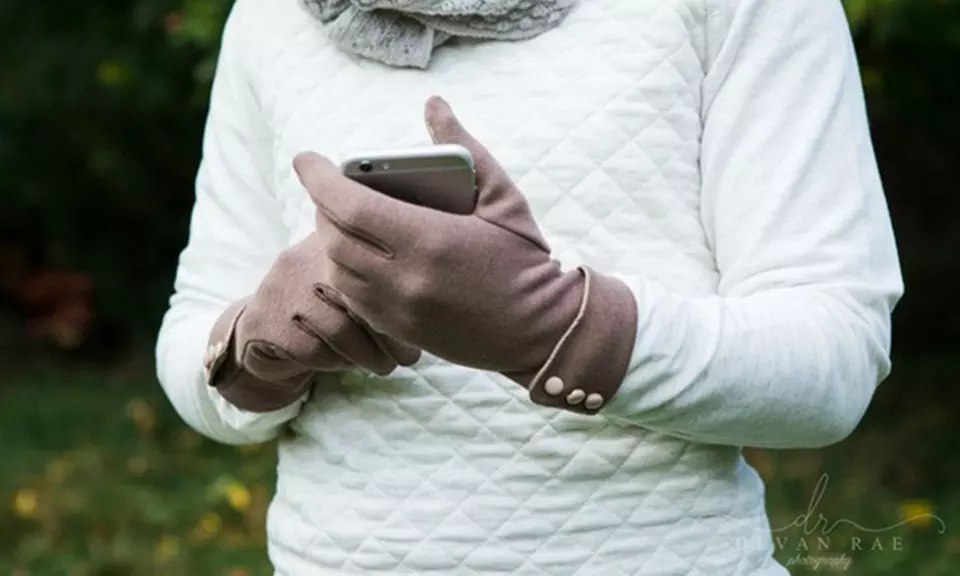 Women's Touchscreen-Compatible Fleece Gloves - Primary Image