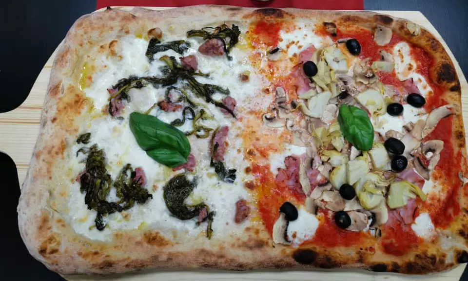 Asporto o consegna gratuita: pizza e birra fino a 4 persone da Biancaneve Pizzeria (sconto fino a 29%) - Primary Image