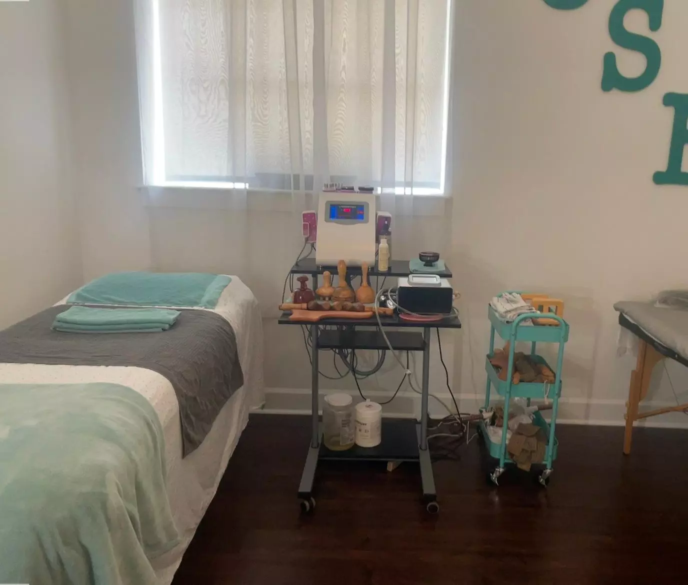 Lymphatic Massage Session with LED Light + Wood Therapy 