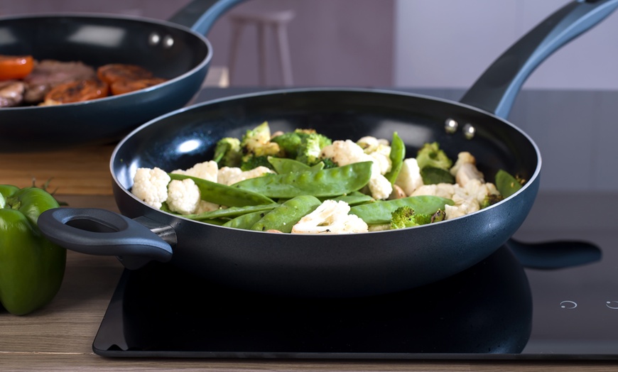 Image 31: Russell Hobbs Ceramic Cookware